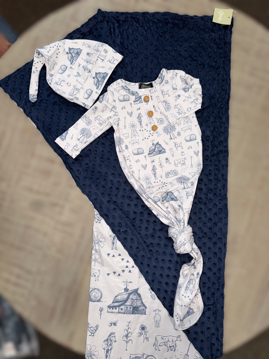 Hazy Farms Knotted Gown and Blanket Set